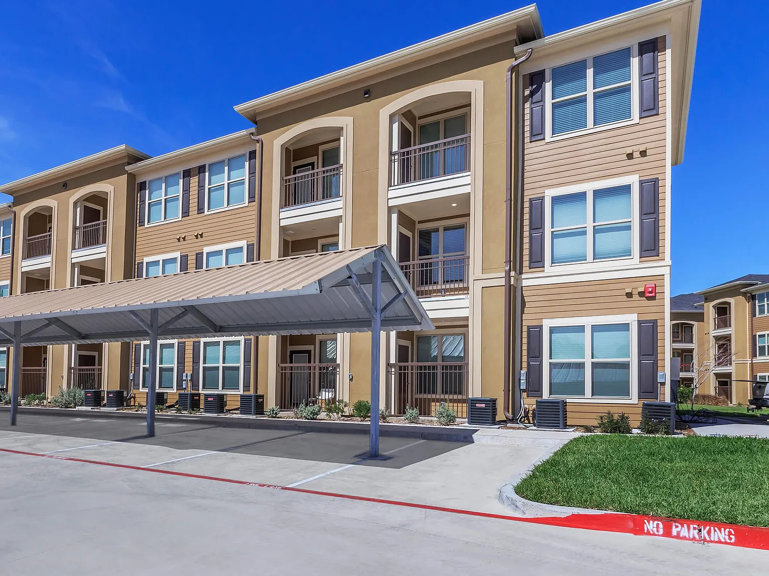 Midway Villas Apartments — Photo 4