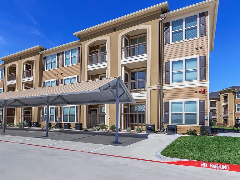 Midway Villas Apartments — Photo 4
