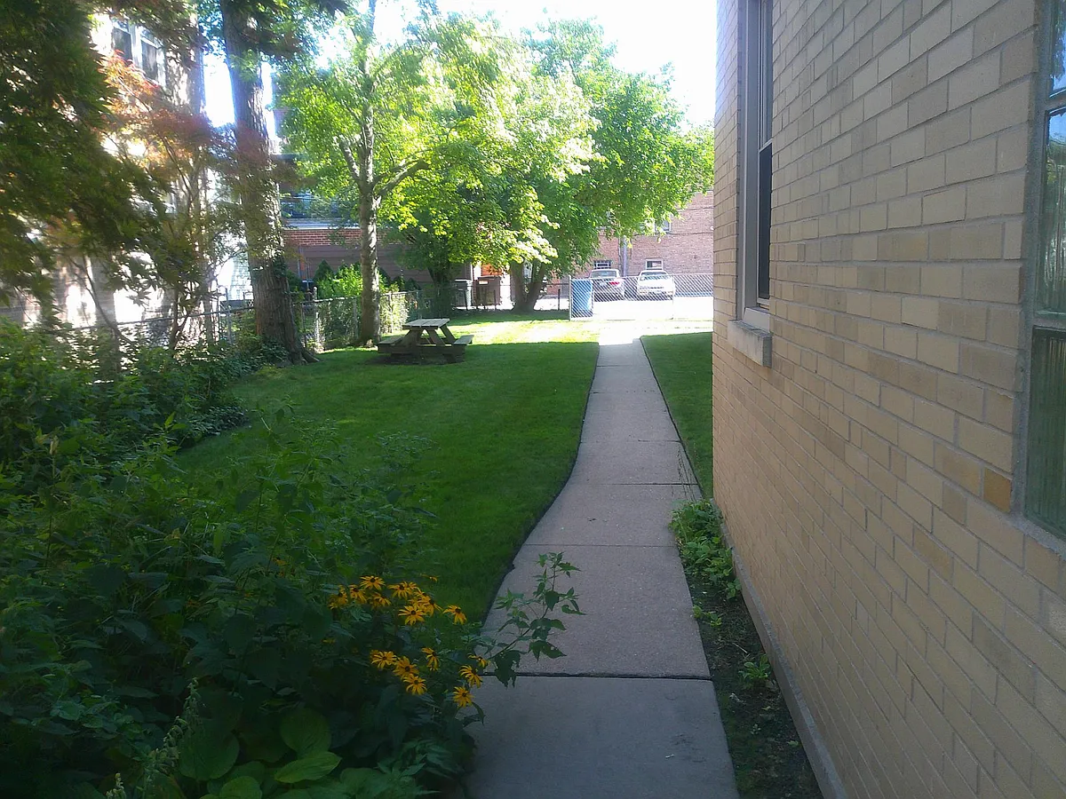 Building Photo - 2627 W Estes Ave #1