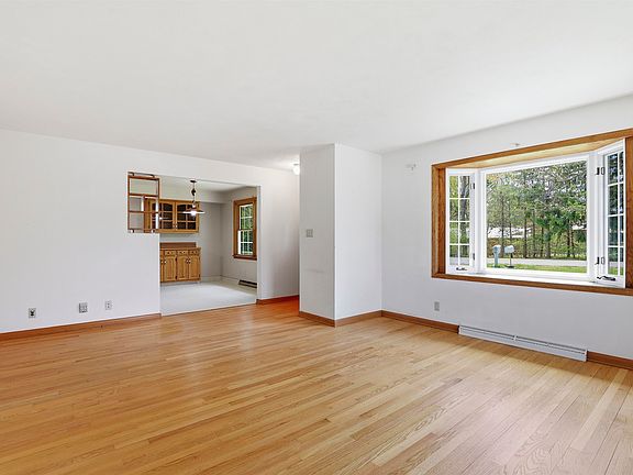 4th image of 3288 Oakridge Rd