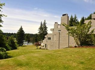 105 Lovell Ave SW, Bainbridge Island, WA 98110