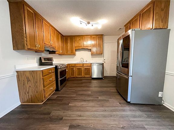 3rd image of 17 Redfern Trl NE