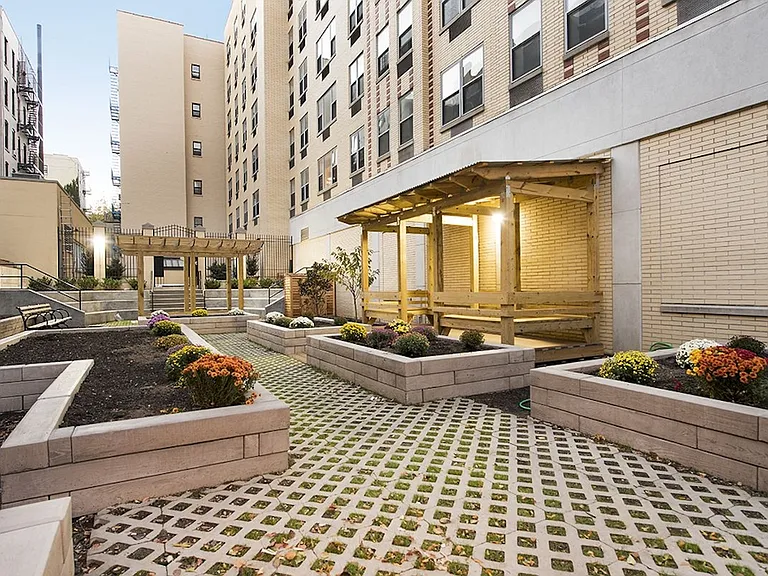 342 E 8th St #7K — Photo 9