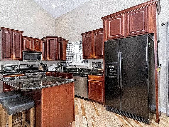 2nd image of 2625 Kingston Dr