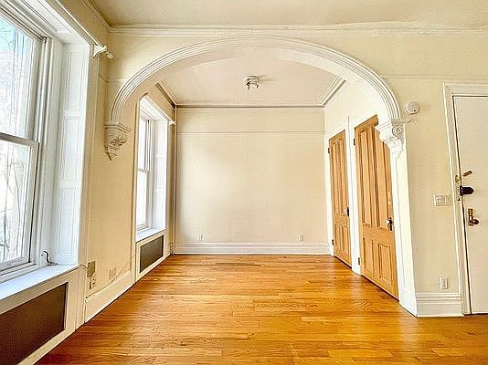 2nd image of 122 E 64th St APT 3F