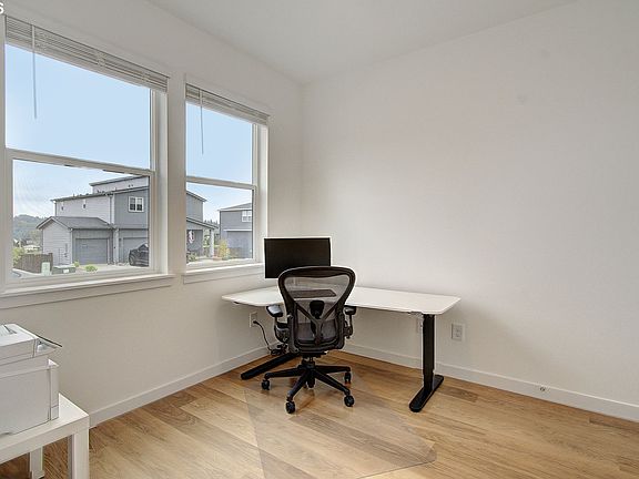 4th image of 1119 W 15th St