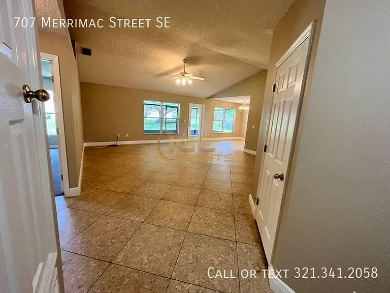 707 Merrimac St SE — Photo 3