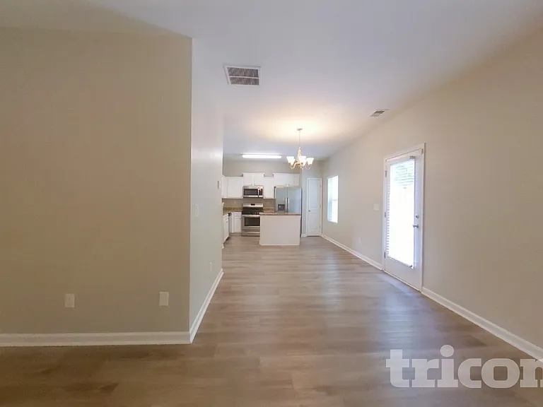 4118 Lindbergh Way — Photo 2