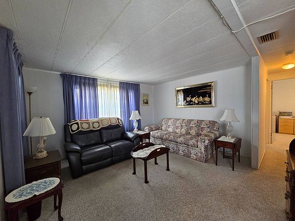 2nd image of 211 Beechwood Ln