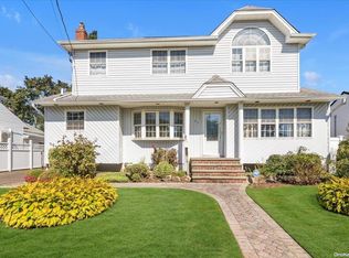 35 Poplar Ave, Farmingdale, NY 11735