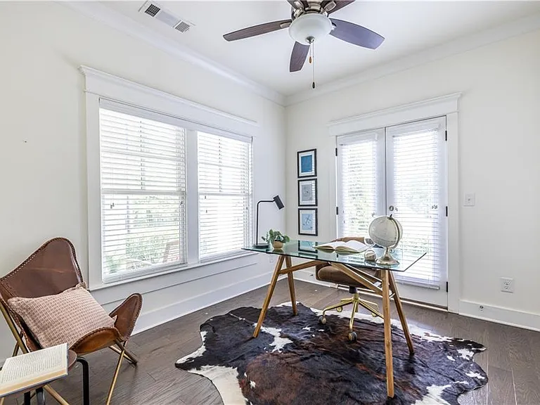 1002 Braeburn Ln — Photo 4