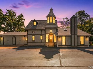 418 Oak Tree Dr, Saint Louis, MO 63119