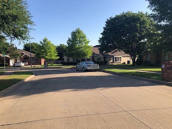 4th image of 1132 Oxford Dr