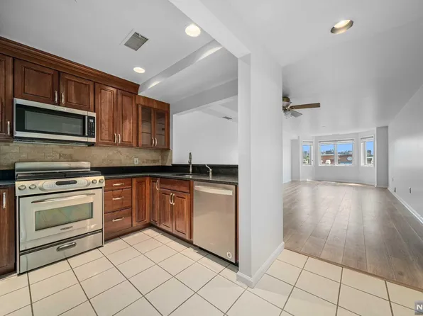 502 Penn Ct #502, Edgewater, NJ 07020