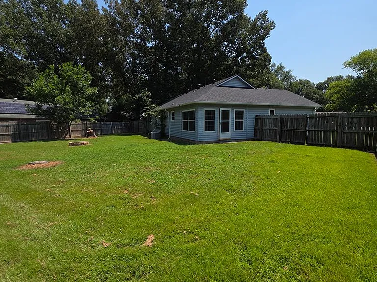 604 Cricket Cv — Photo 17