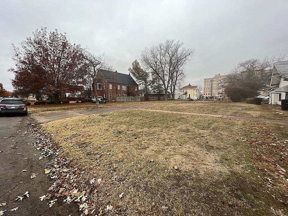 1st image of 817 S Dewey Ave