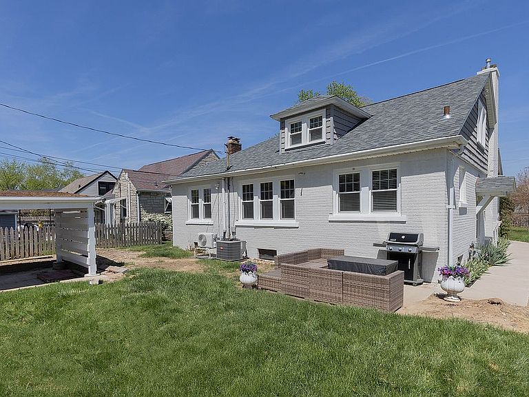 Listing photo 3