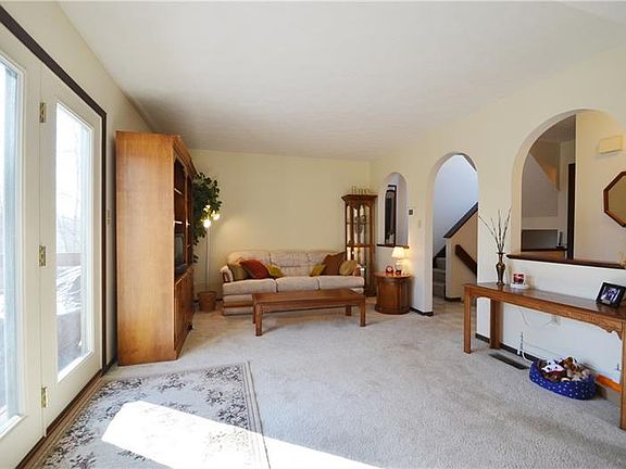 3rd image of 619 Sunset Cir