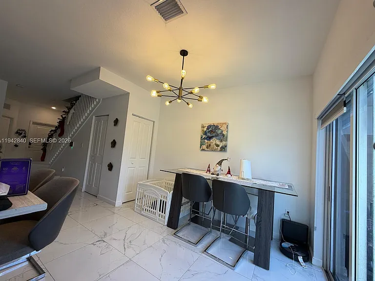 1656 SE 27th Ter #1656 — Photo 5
