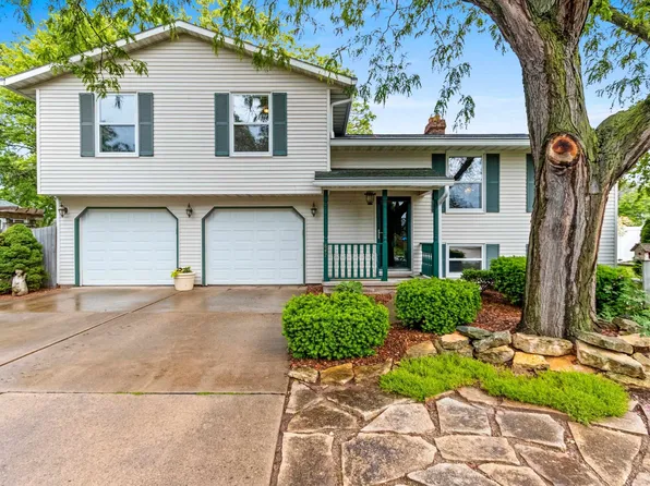 847 Basel St, De Pere, WI 54115