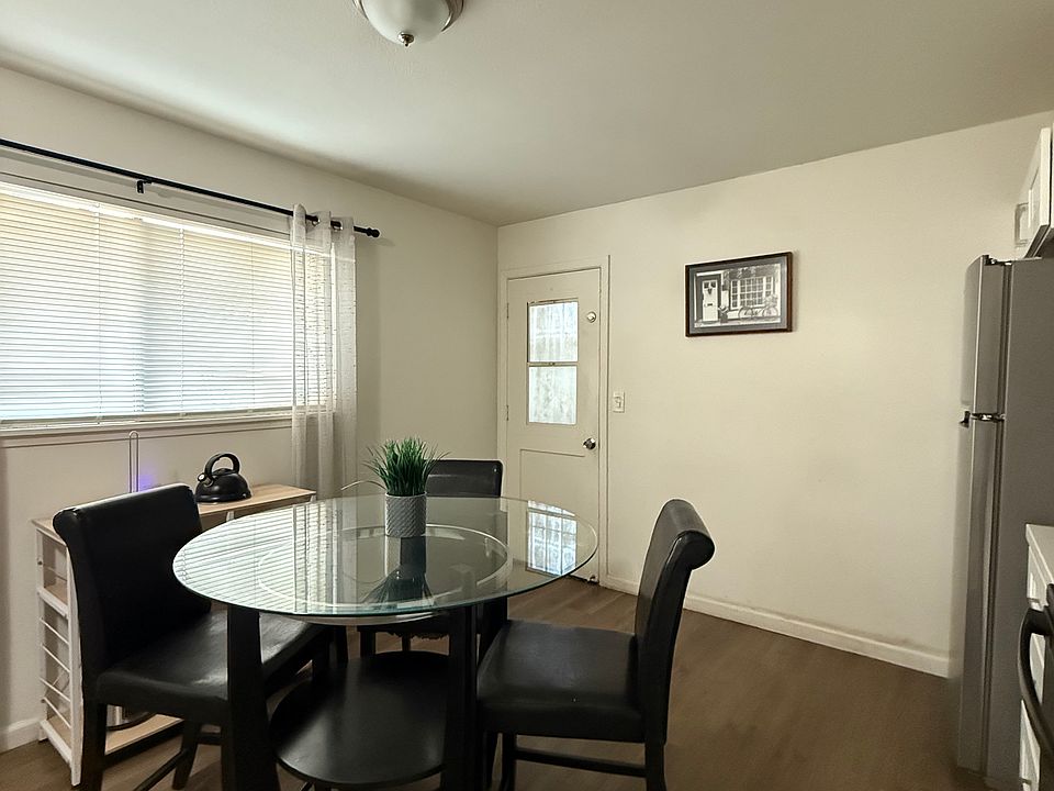 Dining Table with 4 chairs