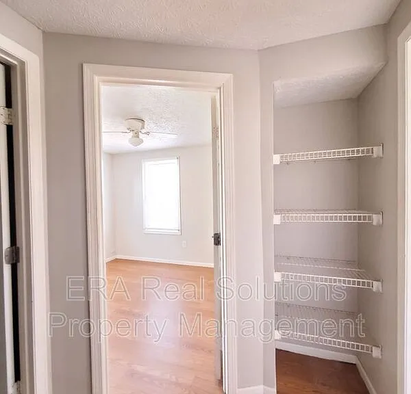 839 S Ogden Ave — Photo 9