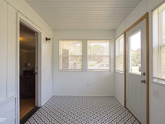 2nd image of 5195 Woodcliff Dr