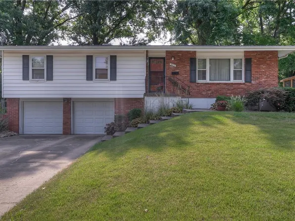 623 NW Kay Dr, Lees Summit, MO 64063