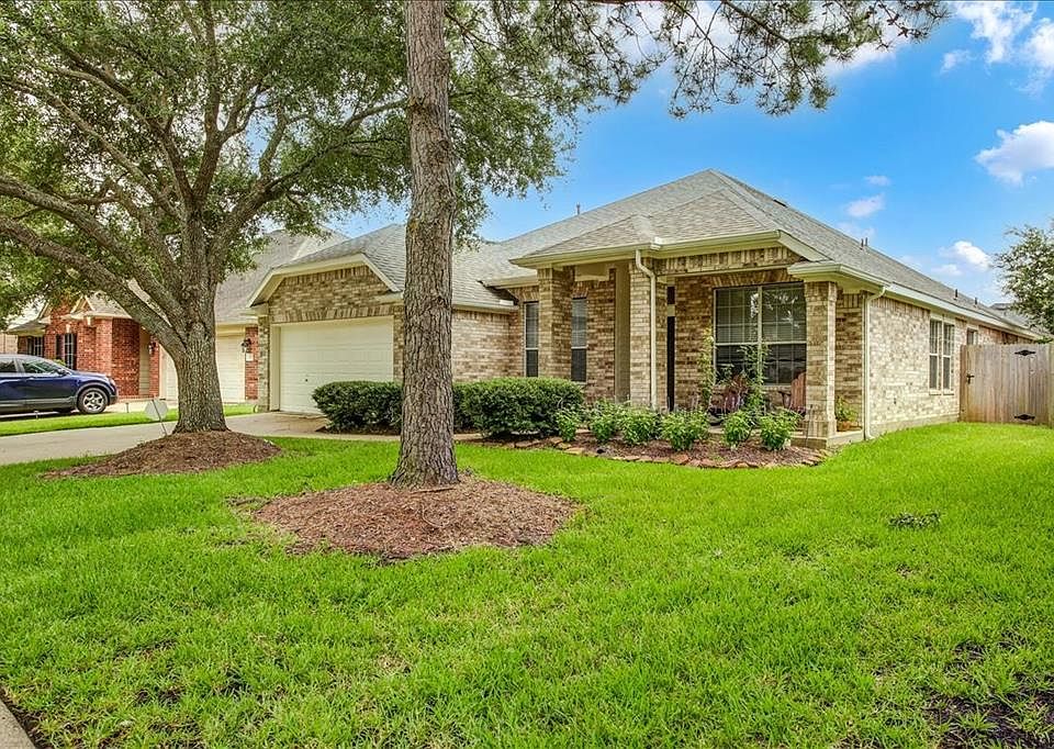 View of the front of the home at 18215 Waverly Bend Lane