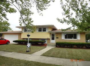 19057 Oakwood Ave, Lansing, IL 60438
