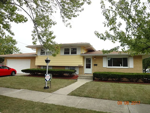 19057 Oakwood Ave photo 1