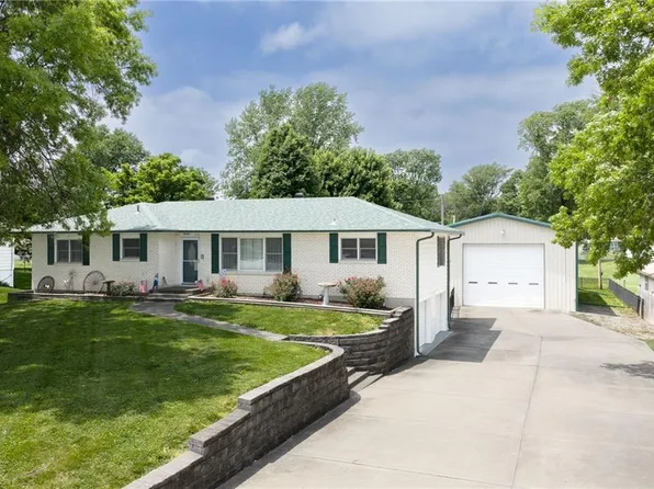510 S 2nd St, Lansing, KS 66043