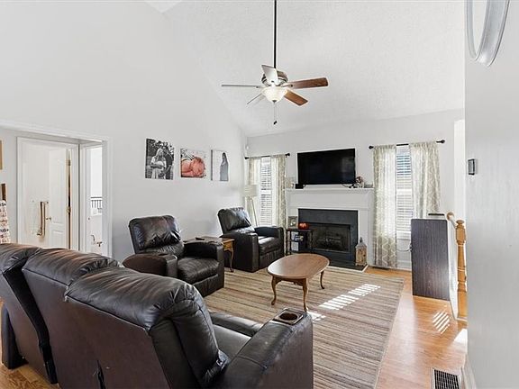 5th image of 941 Grassdale Rd NW