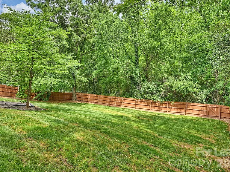 2027 Wensley Dr — Photo 22