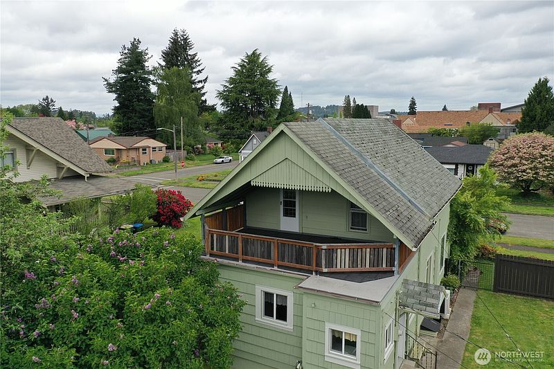 3rd image of 612 W Cherry Street