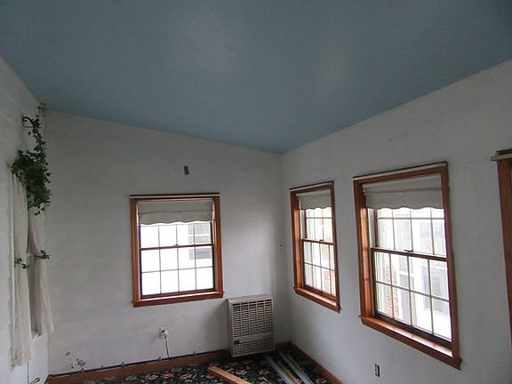 4th image of 550 W Franklin St