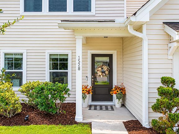 2nd image of 1528 Dawn Mist Way