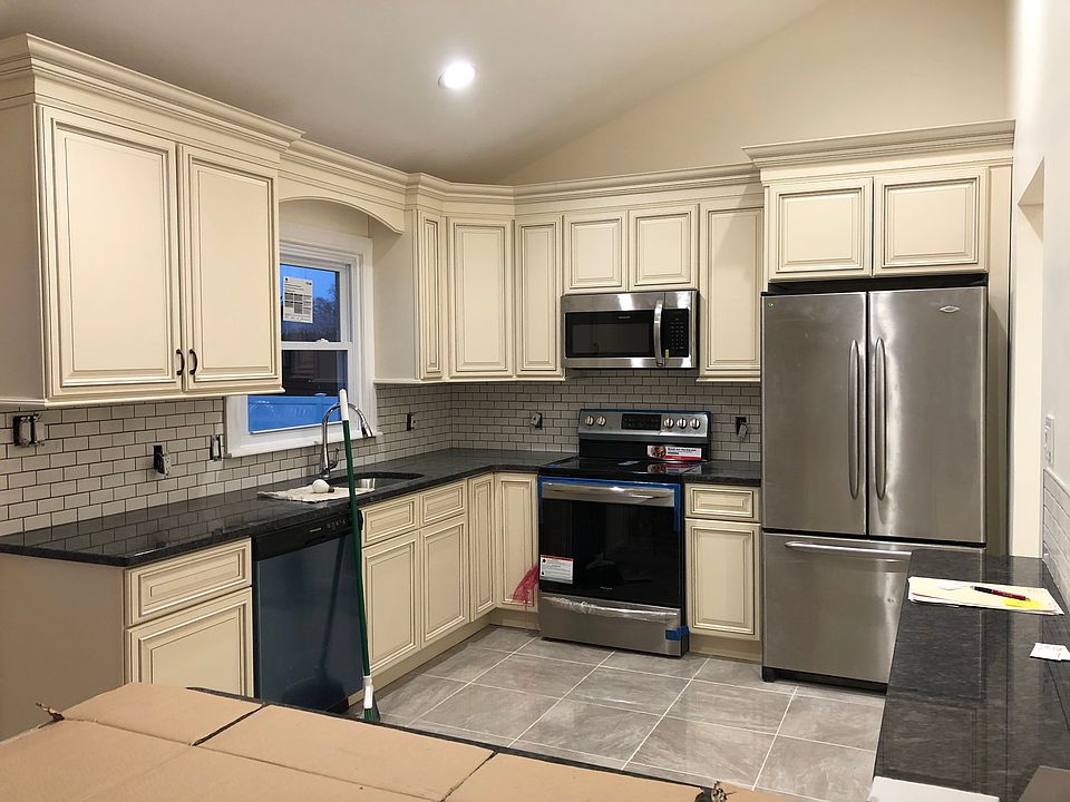 2nd image of 150 11th St