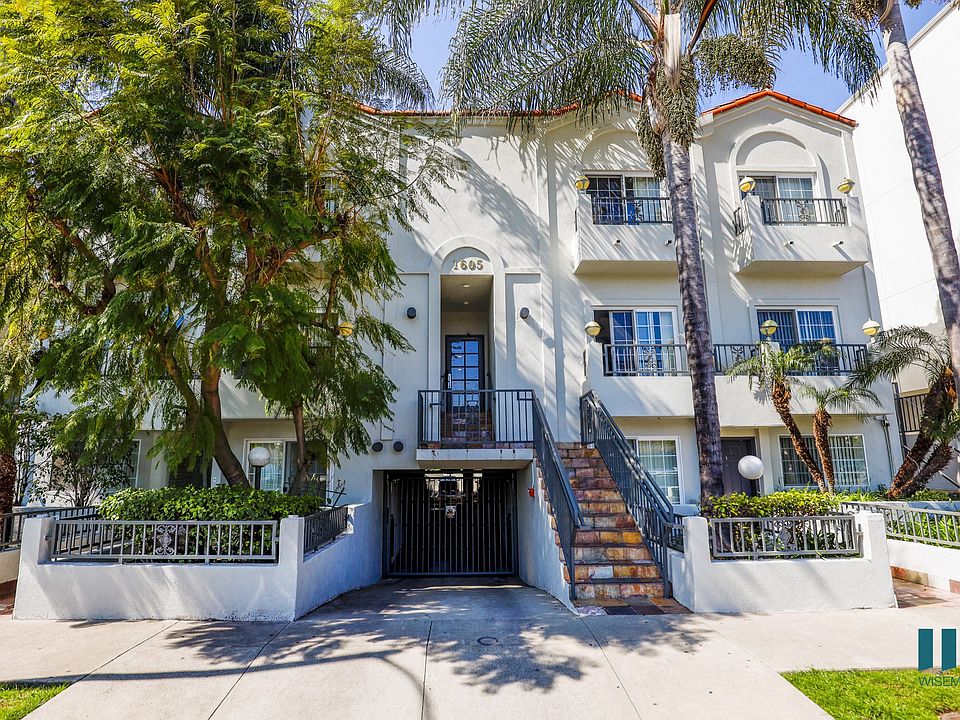 Front Exterior of Stoner Homes by Wiseman