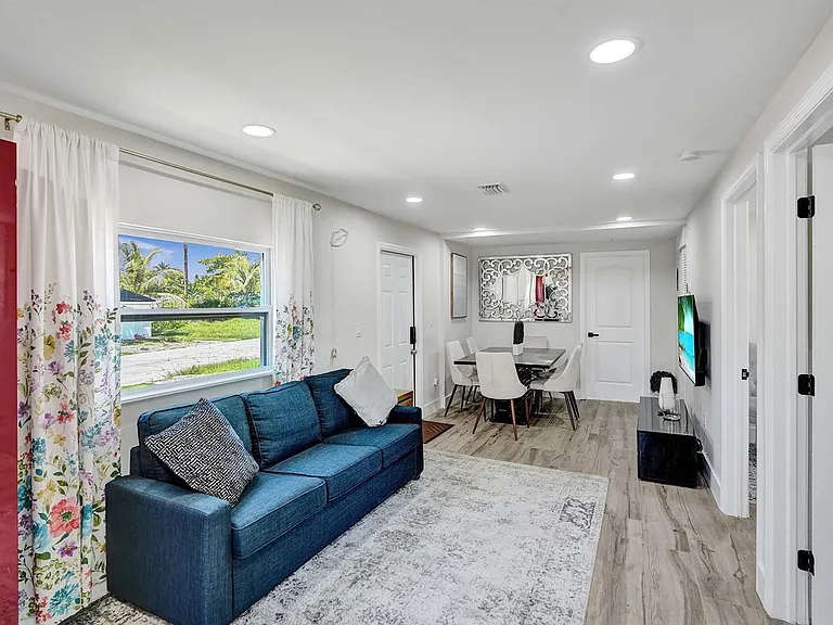 8021 NW 1st Pl — Photo 6