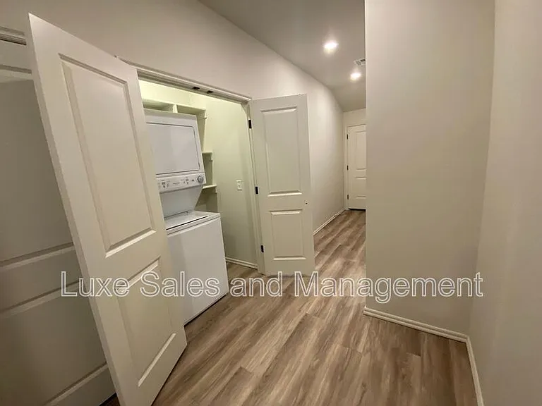 8000 NW 110th Dr — Photo 25