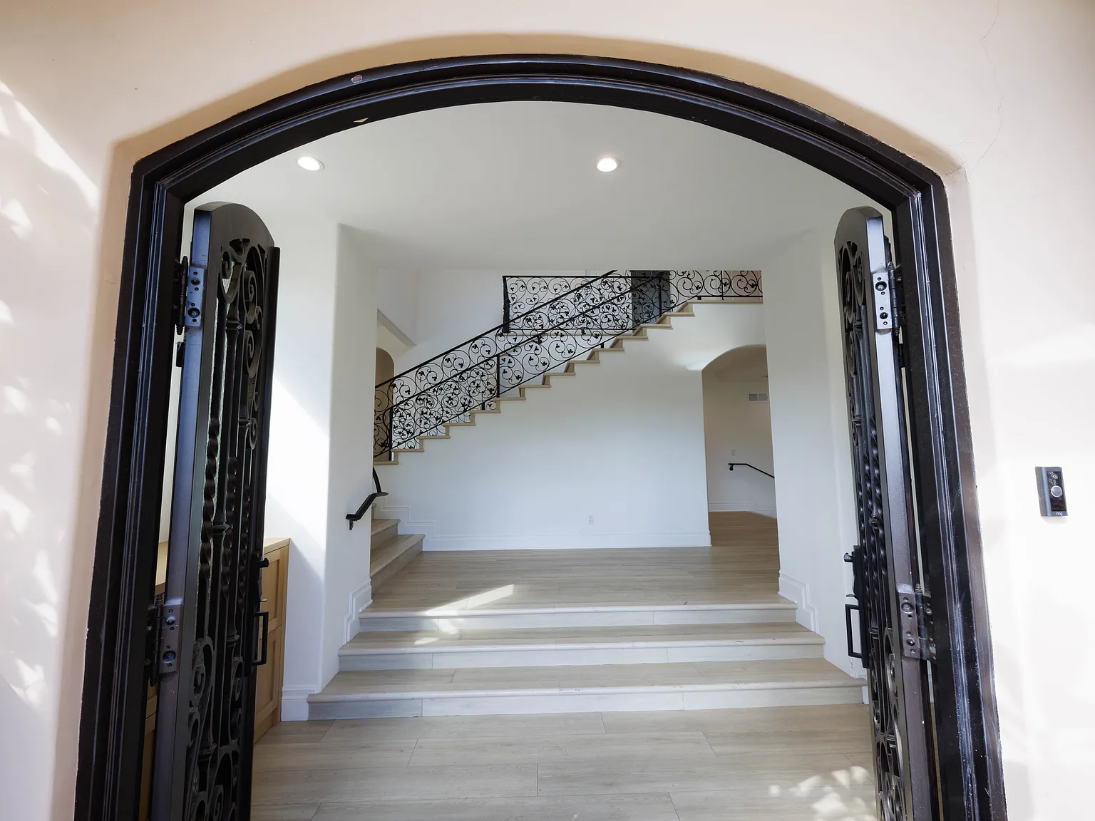 5 bed, 5765 sqft, $25,000 — Photo 4