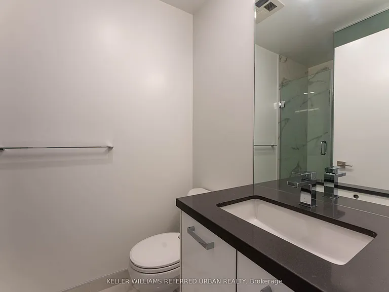 195 McCaul St #1215 — Photo 8