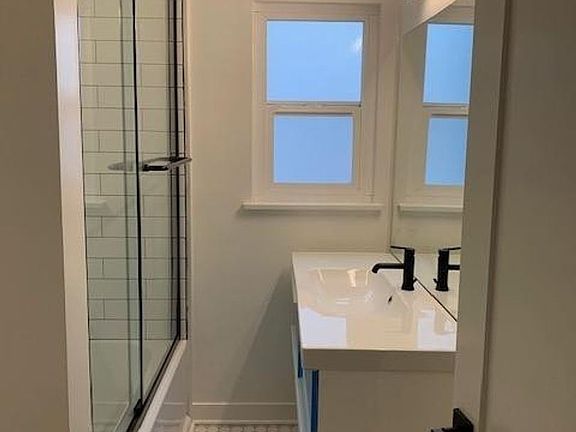 4th image of 943 2nd St #3