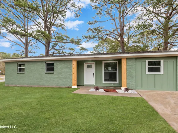 2518 Parkdale Cir, Gautier, MS 39553