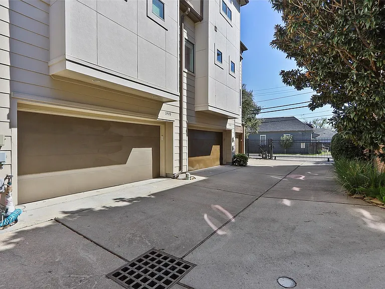 1905 Summer St — Photo 24