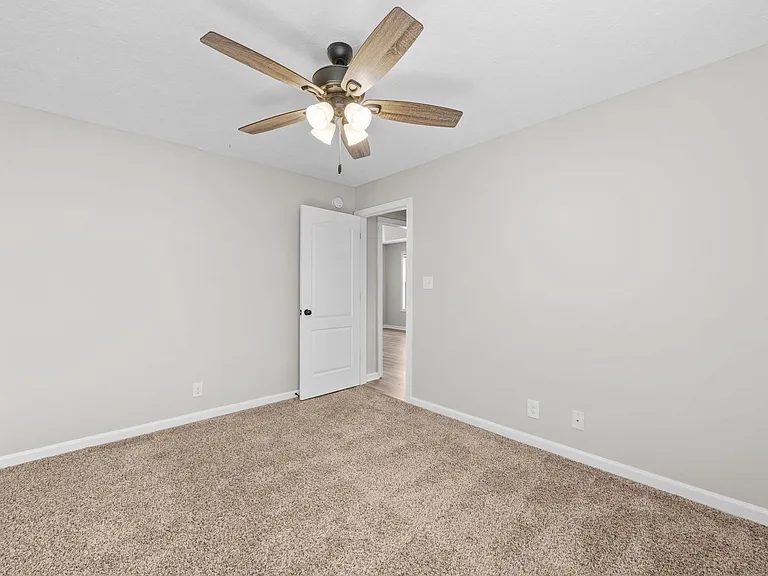 552 Falkland Cir — Photo 21