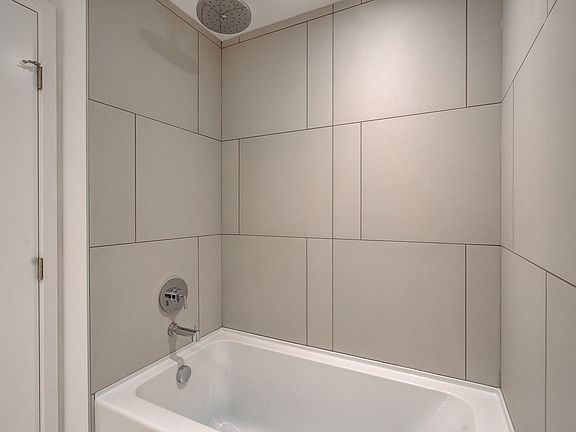 3rd image of 615 6th Ave SE #611