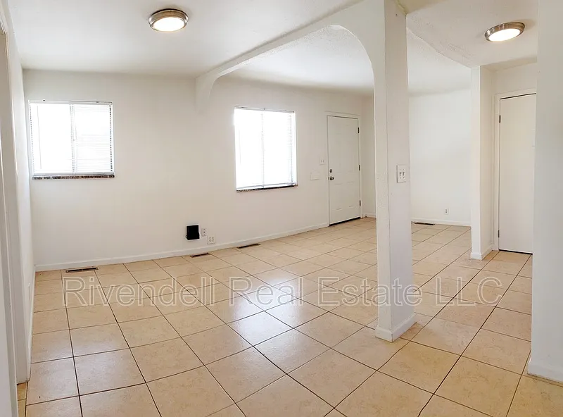 2 bed, 1.0 bath, 806 sqft, $1,295 — Photo 3