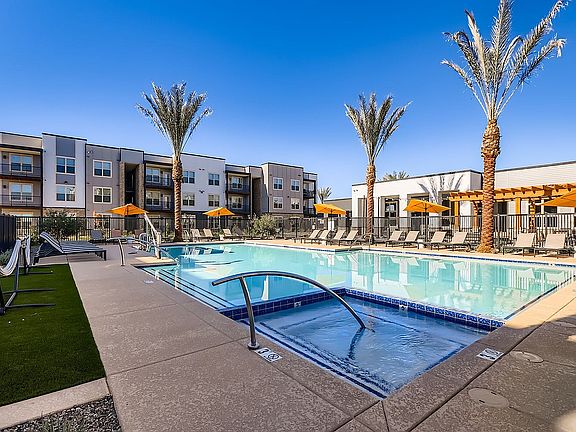 Garrett Mesa Swimming Pool